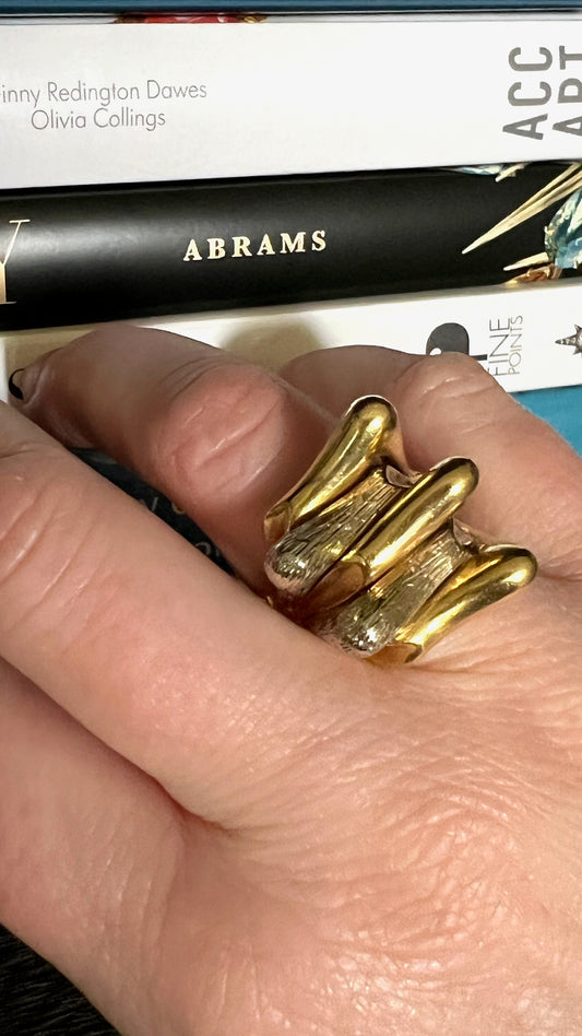 Two-Texture Gold "Legs" Ring